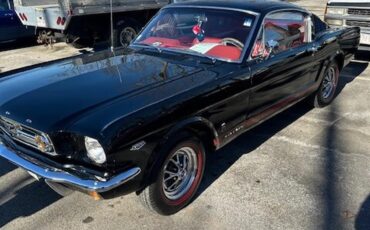 Ford-Mustang-1965-Black-Red