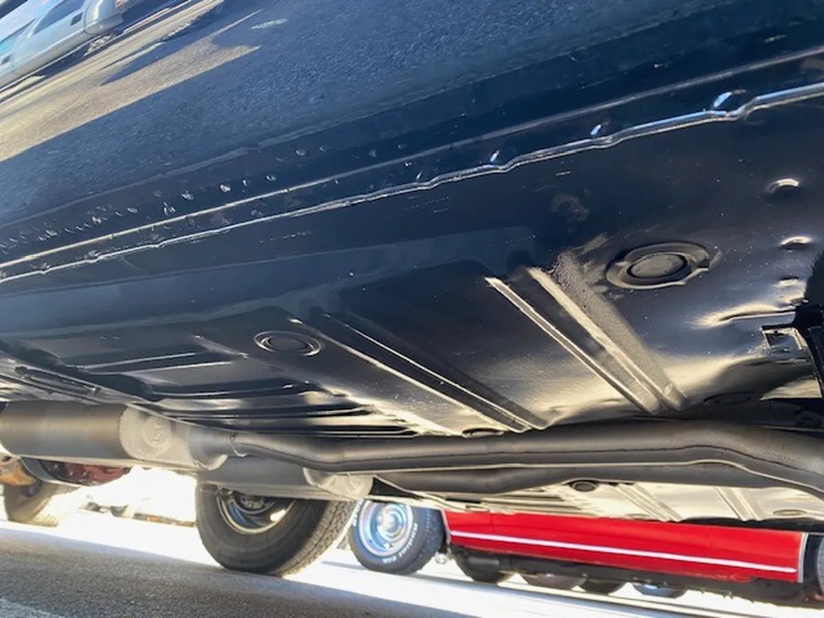 Ford-Mustang-1965-Black-Red-4