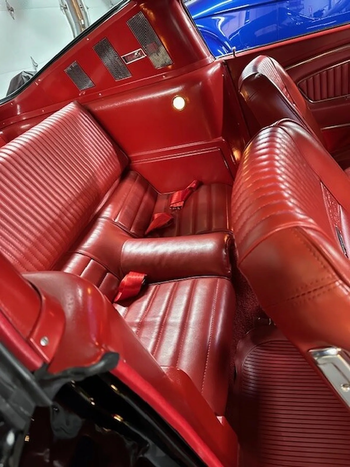 Ford-Mustang-1965-Black-Red-8