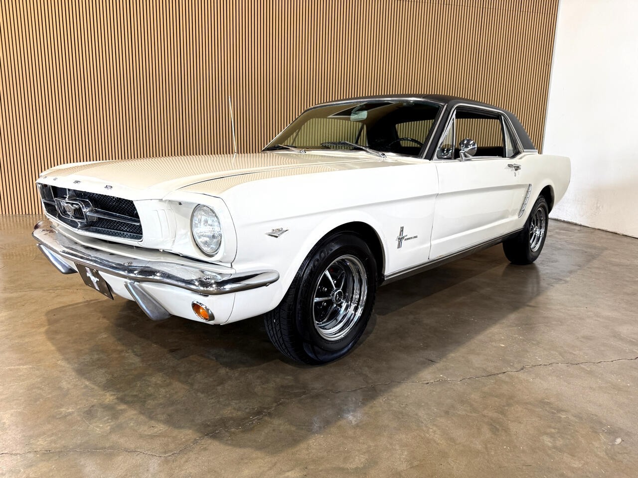 Ford-Mustang-1965-Classic-Car-1