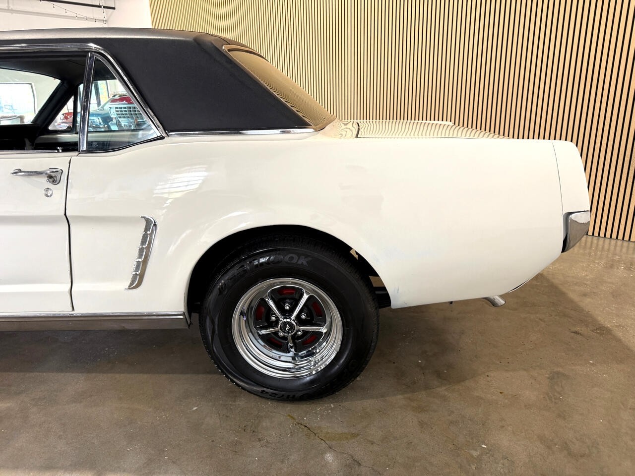 Ford-Mustang-1965-Classic-Car-15