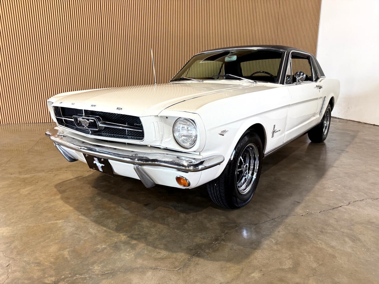 Ford-Mustang-1965-Classic-Car-2