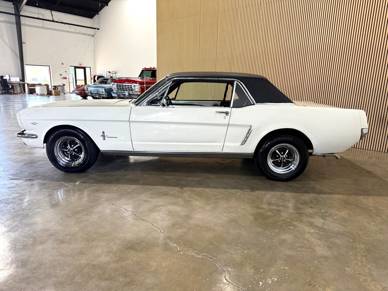 Ford-Mustang-1965-Classic-Car-22