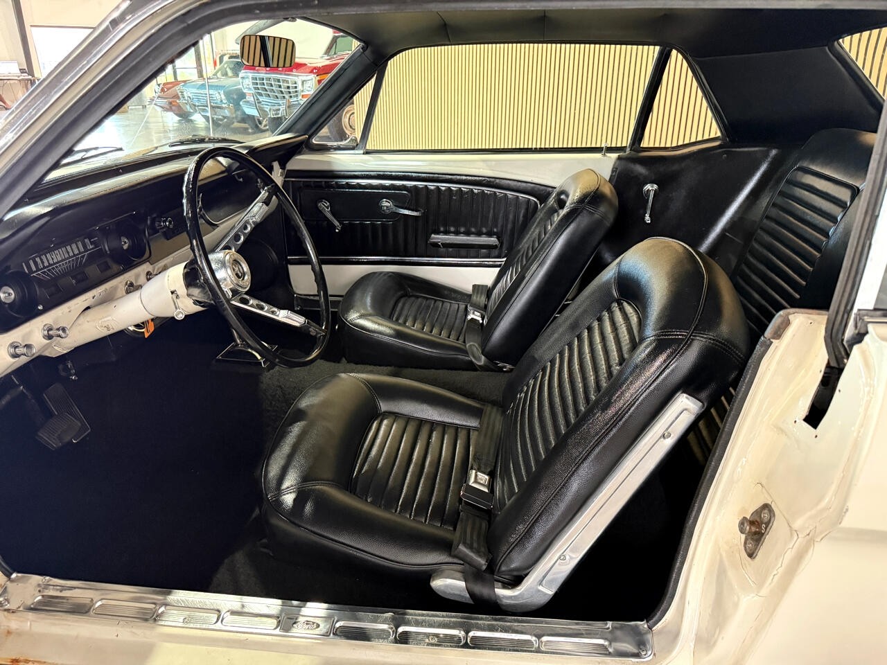 Ford-Mustang-1965-Classic-Car-25