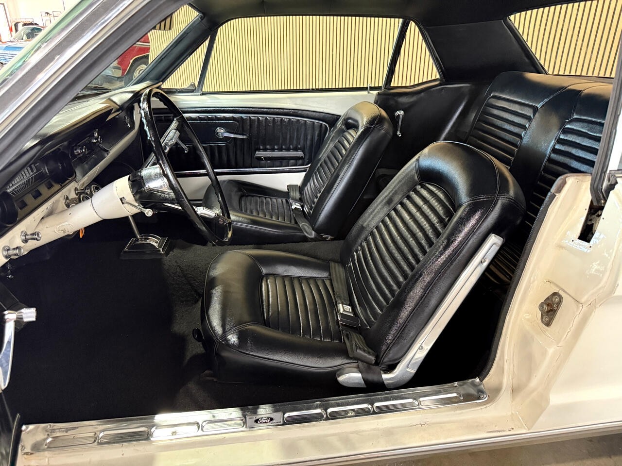 Ford-Mustang-1965-Classic-Car-26