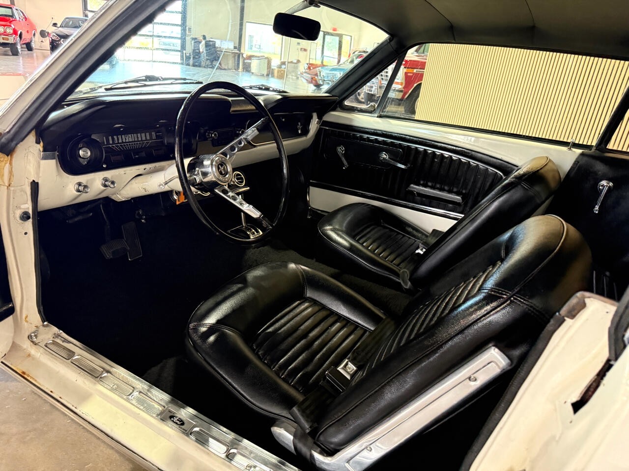 Ford-Mustang-1965-Classic-Car-27