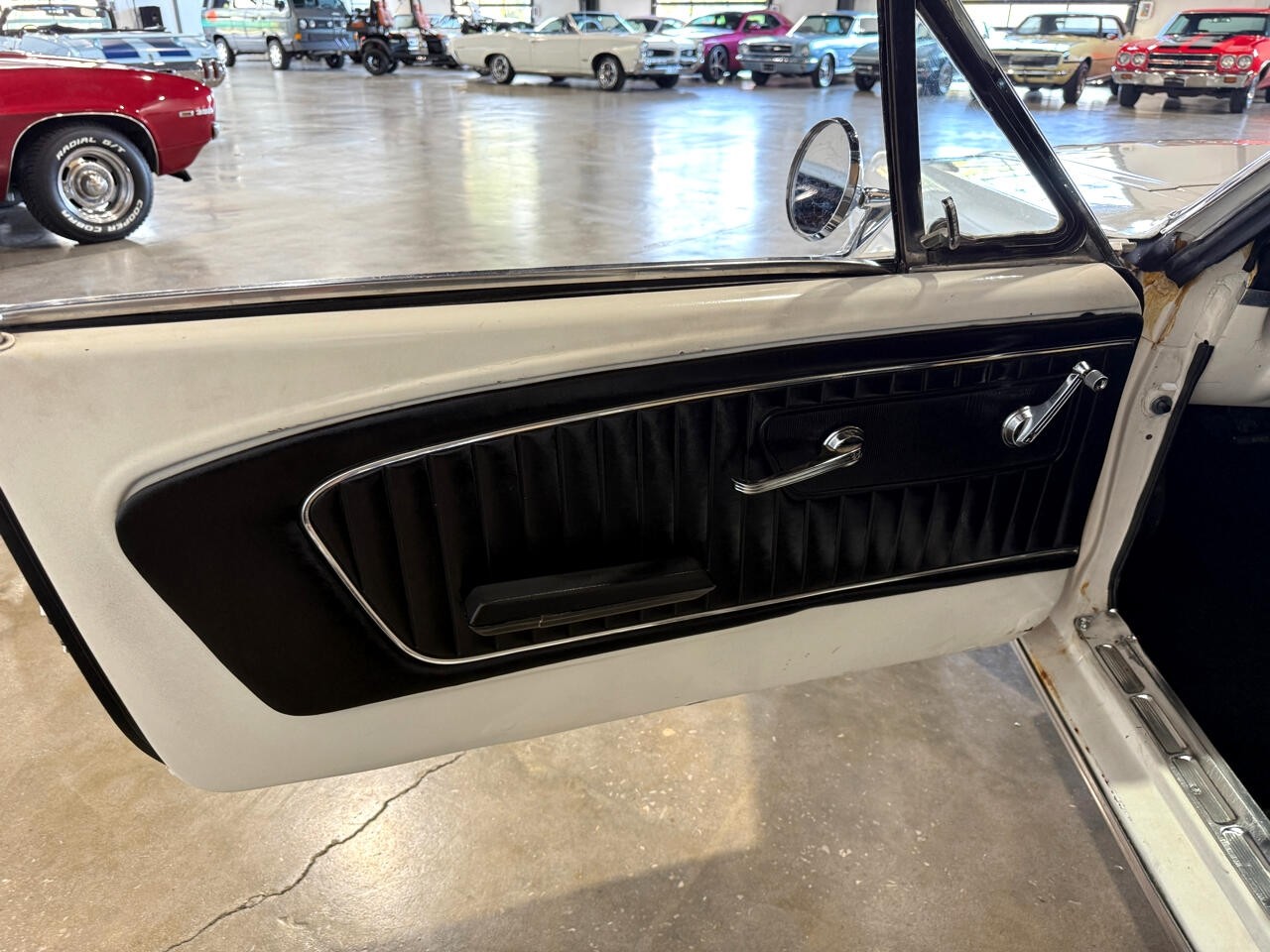 Ford-Mustang-1965-Classic-Car-28