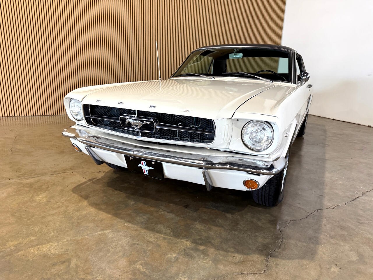 Ford-Mustang-1965-Classic-Car-3