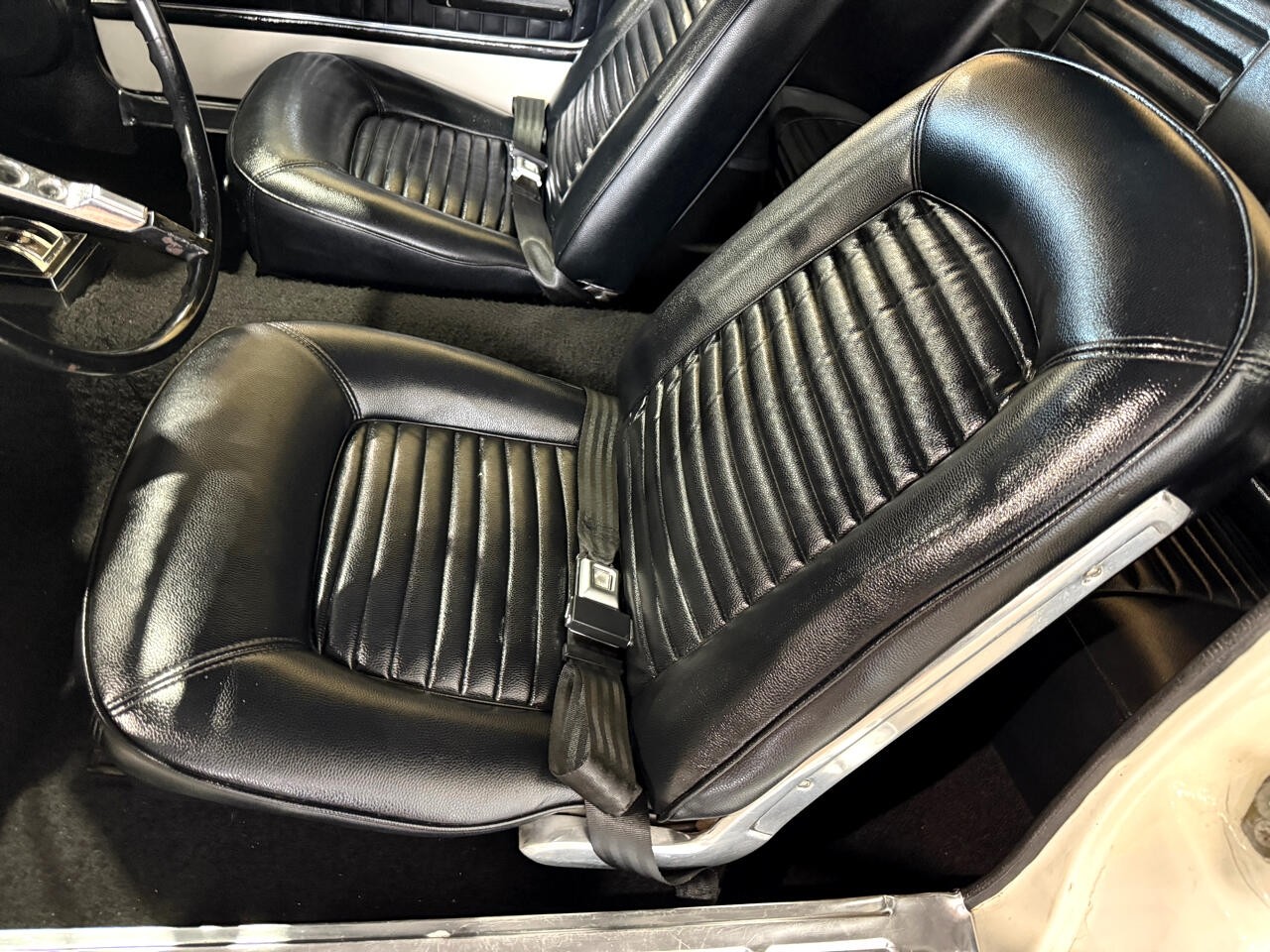 Ford-Mustang-1965-Classic-Car-32