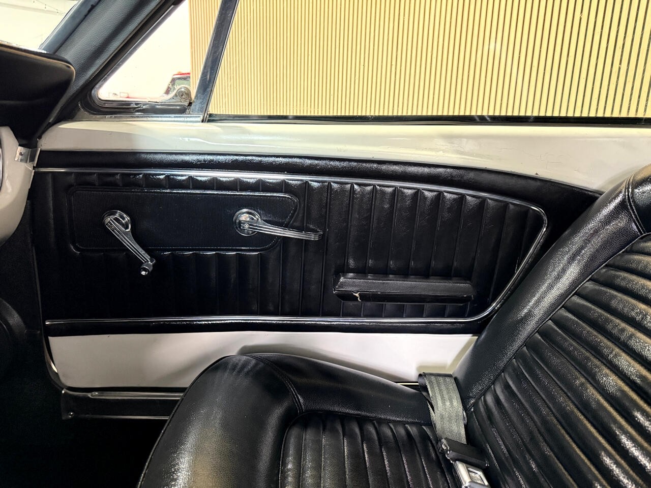 Ford-Mustang-1965-Classic-Car-36