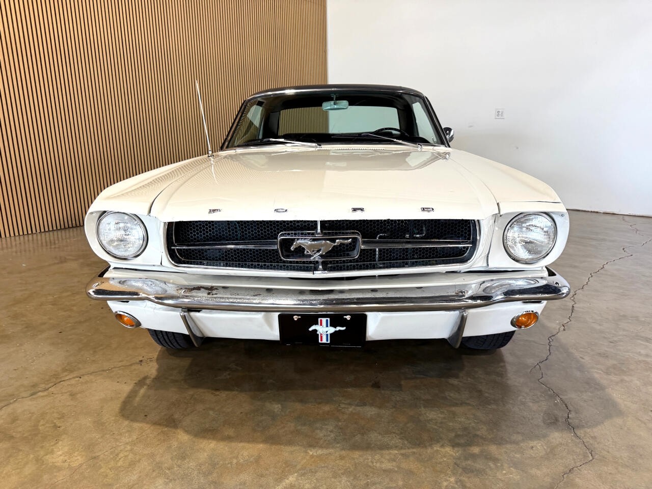 Ford-Mustang-1965-Classic-Car-4
