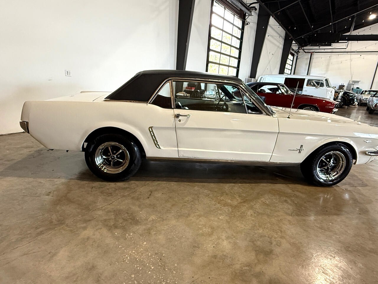 Ford-Mustang-1965-Classic-Car-8