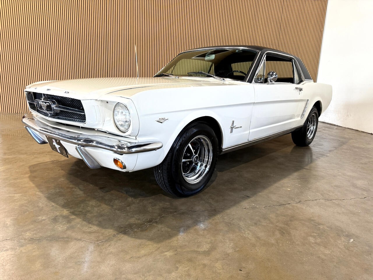 Ford Mustang 1965 Classic Car