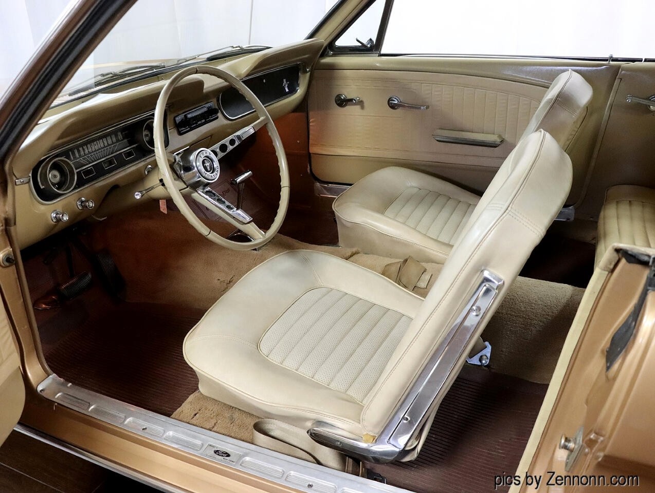 Ford-Mustang-1965-Coupe-10