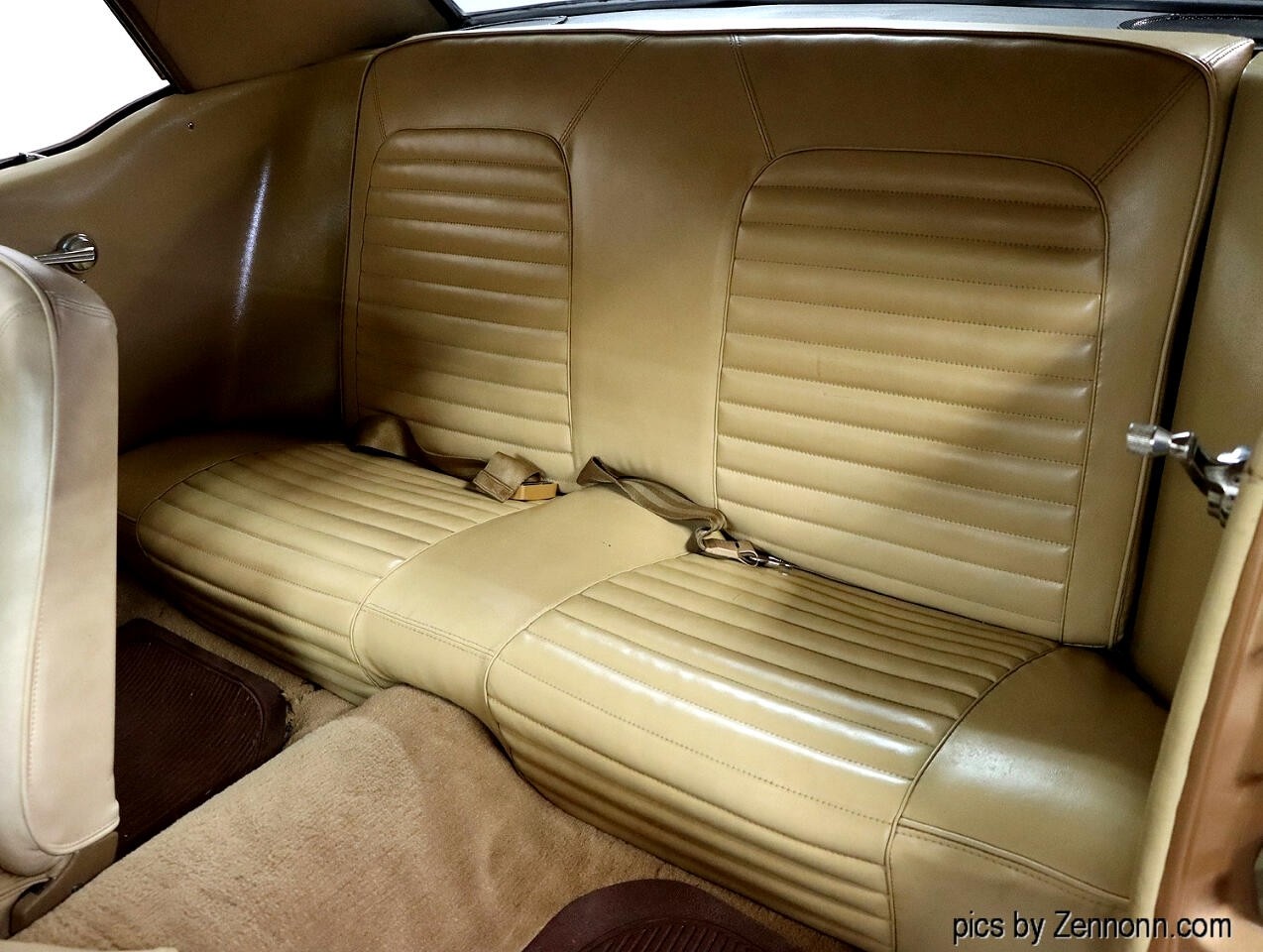 Ford-Mustang-1965-Coupe-11