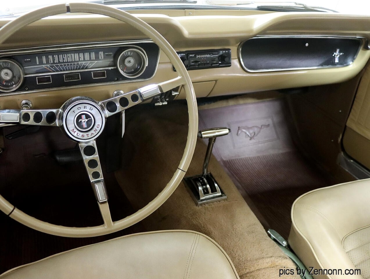 Ford-Mustang-1965-Coupe-13