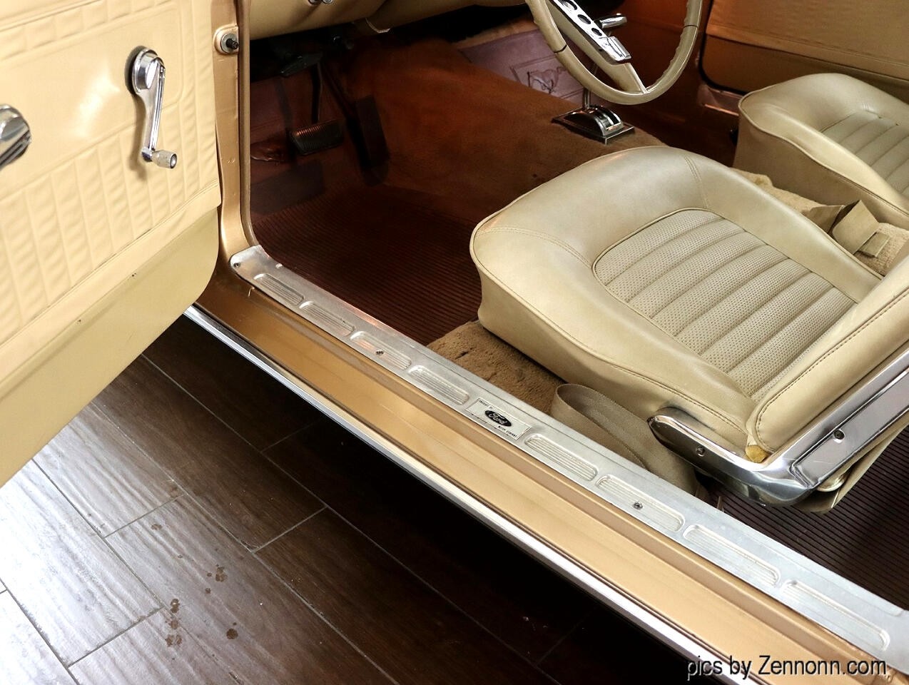 Ford-Mustang-1965-Coupe-23