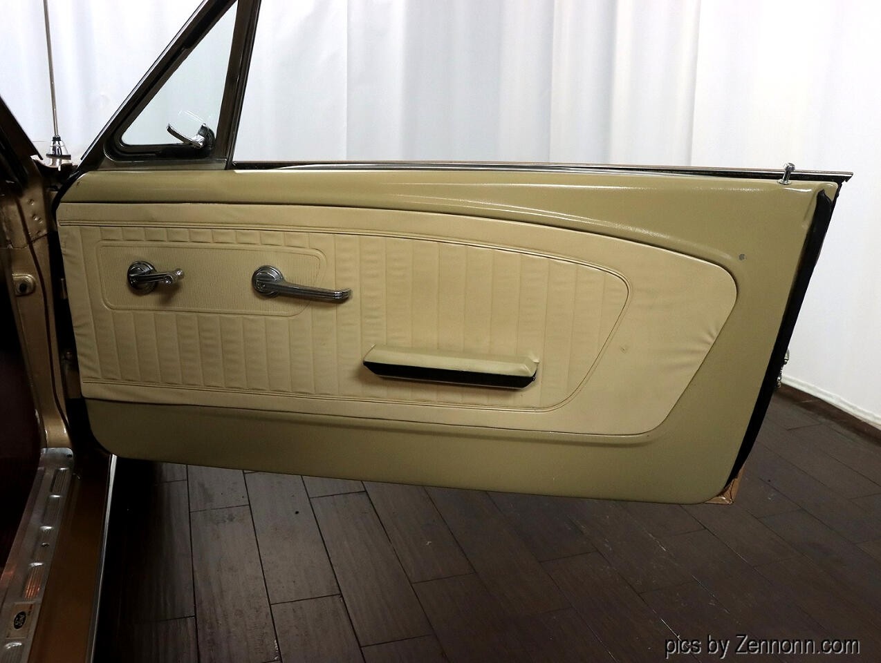 Ford-Mustang-1965-Coupe-29