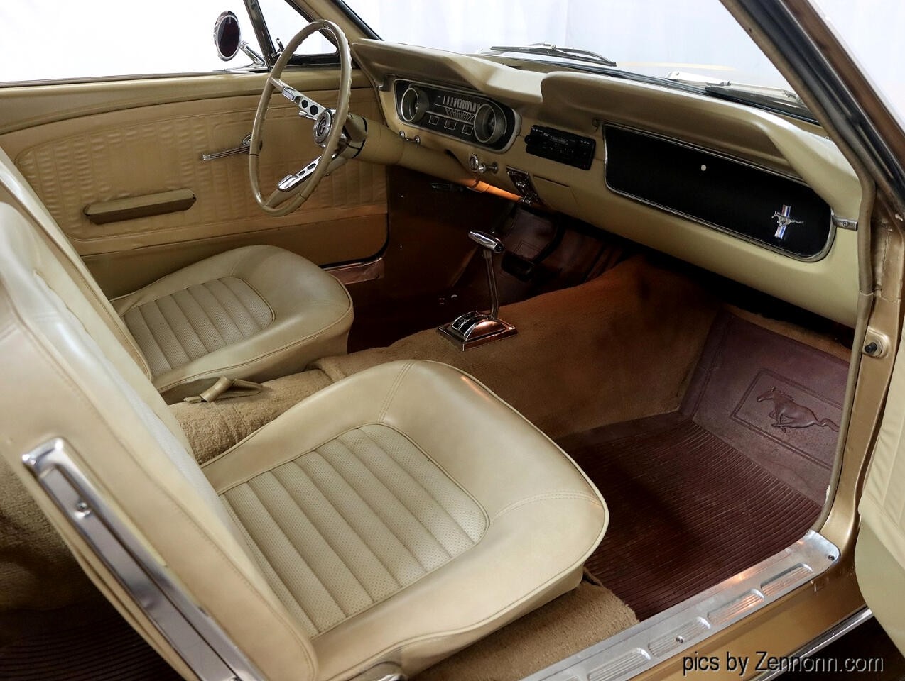 Ford-Mustang-1965-Coupe-30