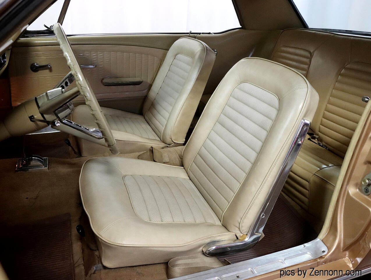 Ford-Mustang-1965-Coupe-9