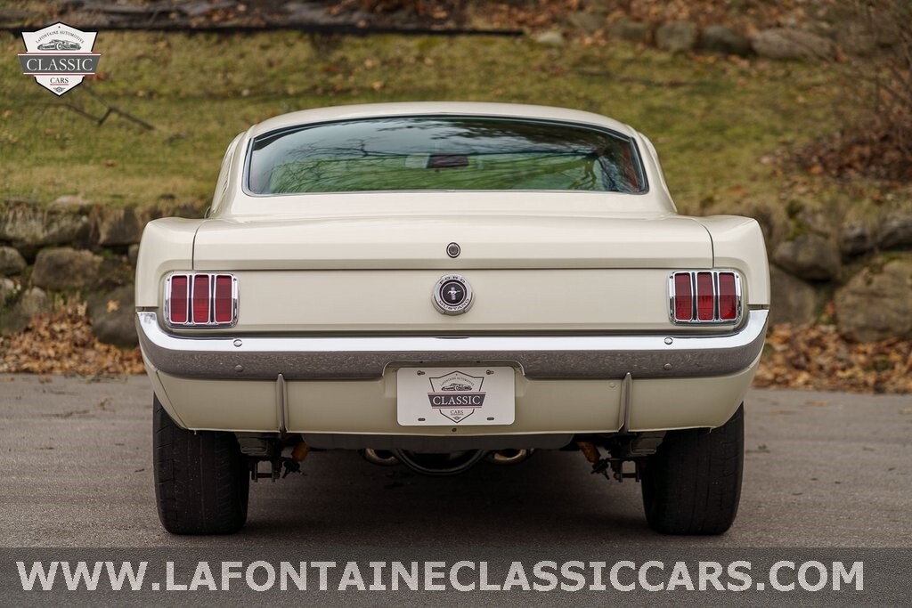 Ford-Mustang-1965-Fastback-9
