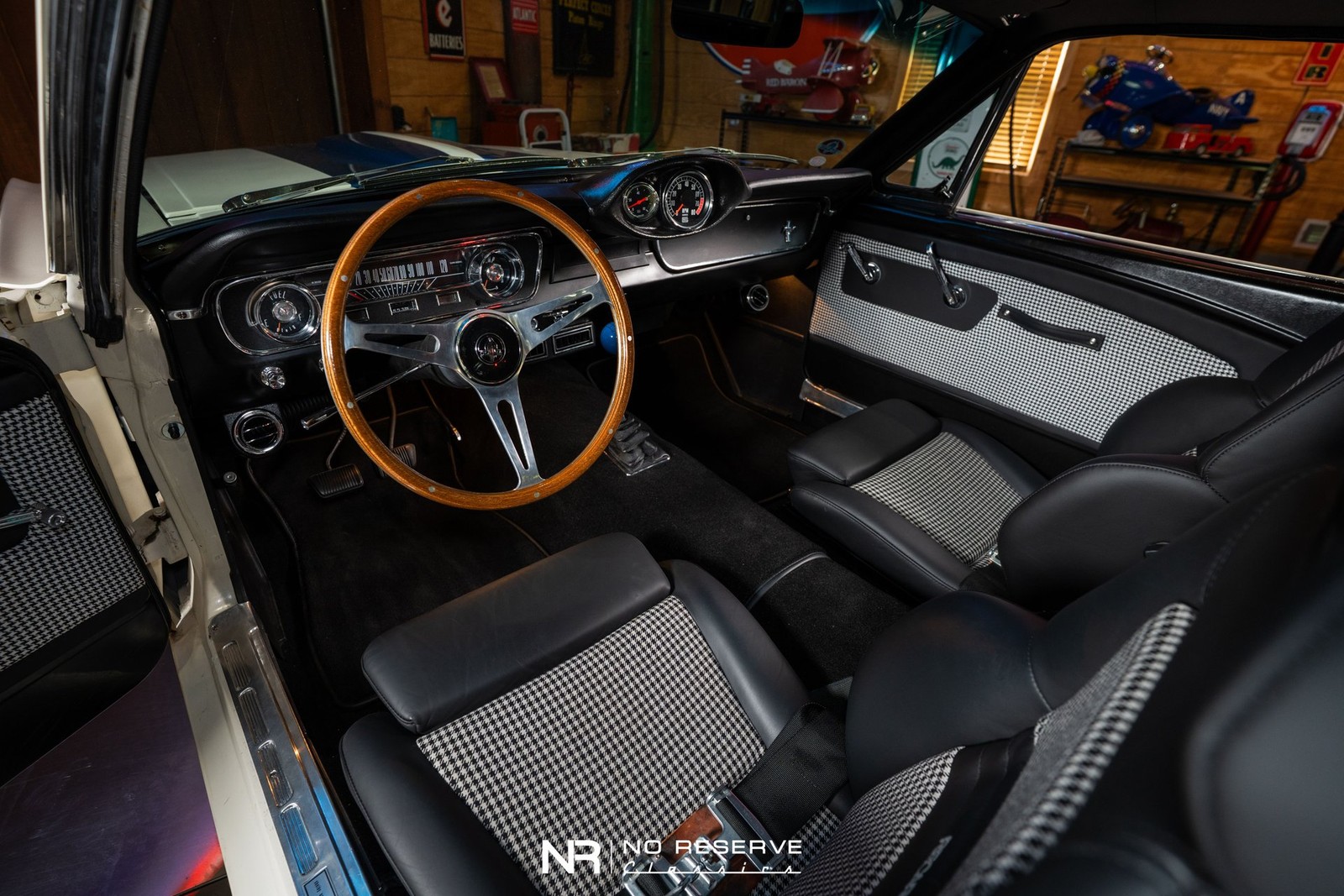 Ford-Mustang-1965-Other-3