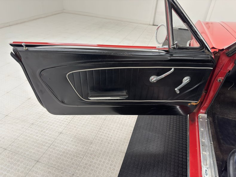 Ford-Mustang-1965-Rangoon-Red-Black-3