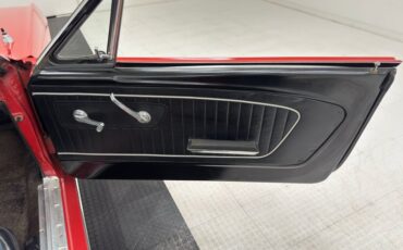 Ford-Mustang-1965-Rangoon-Red-Black-4