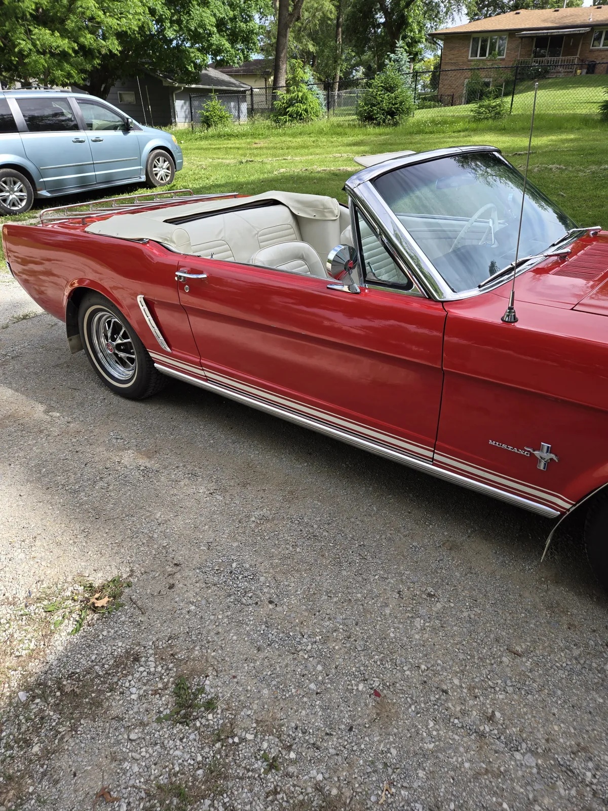 Ford-Mustang-1965-Red-White-11