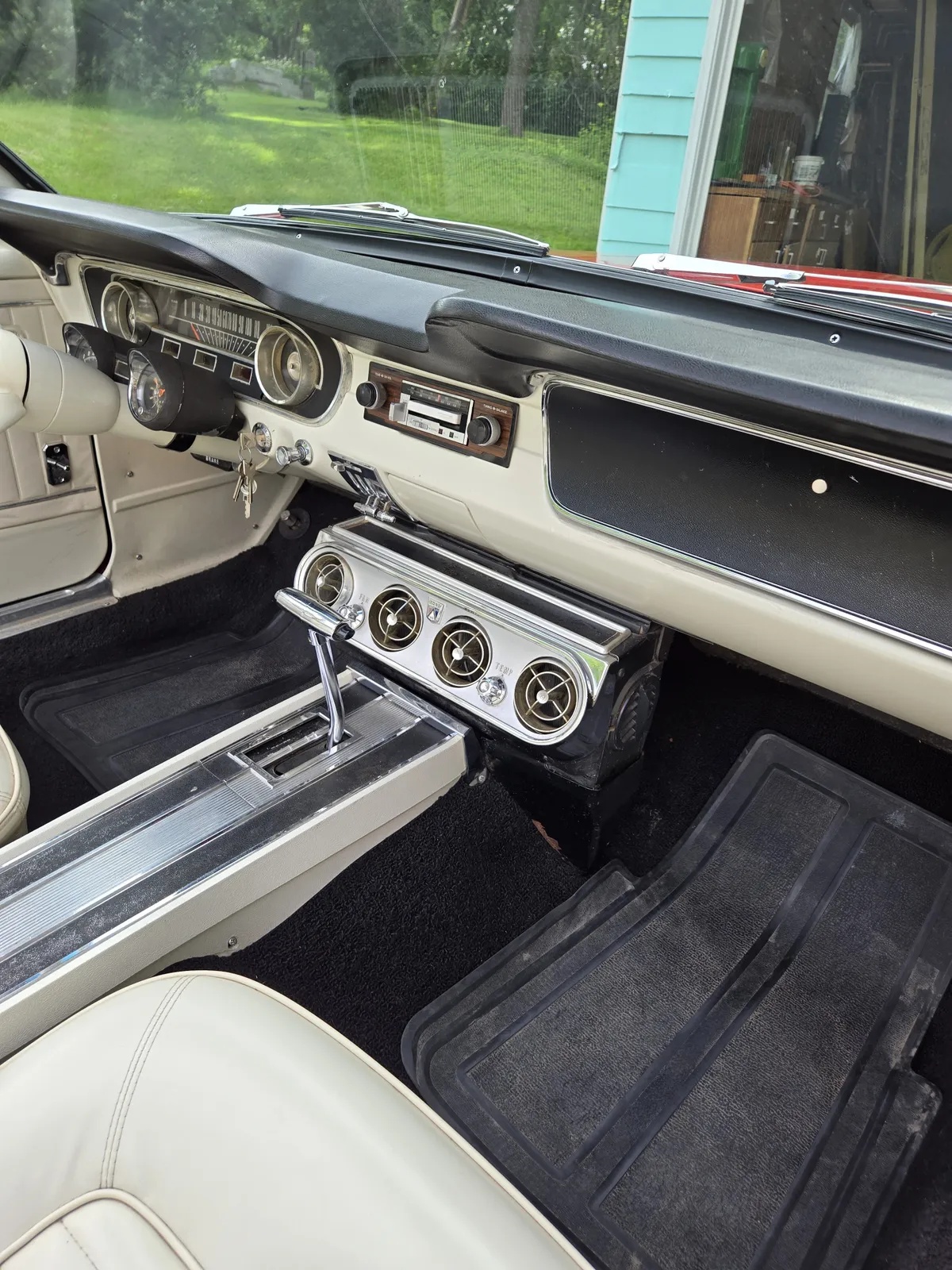 Ford-Mustang-1965-Red-White-15