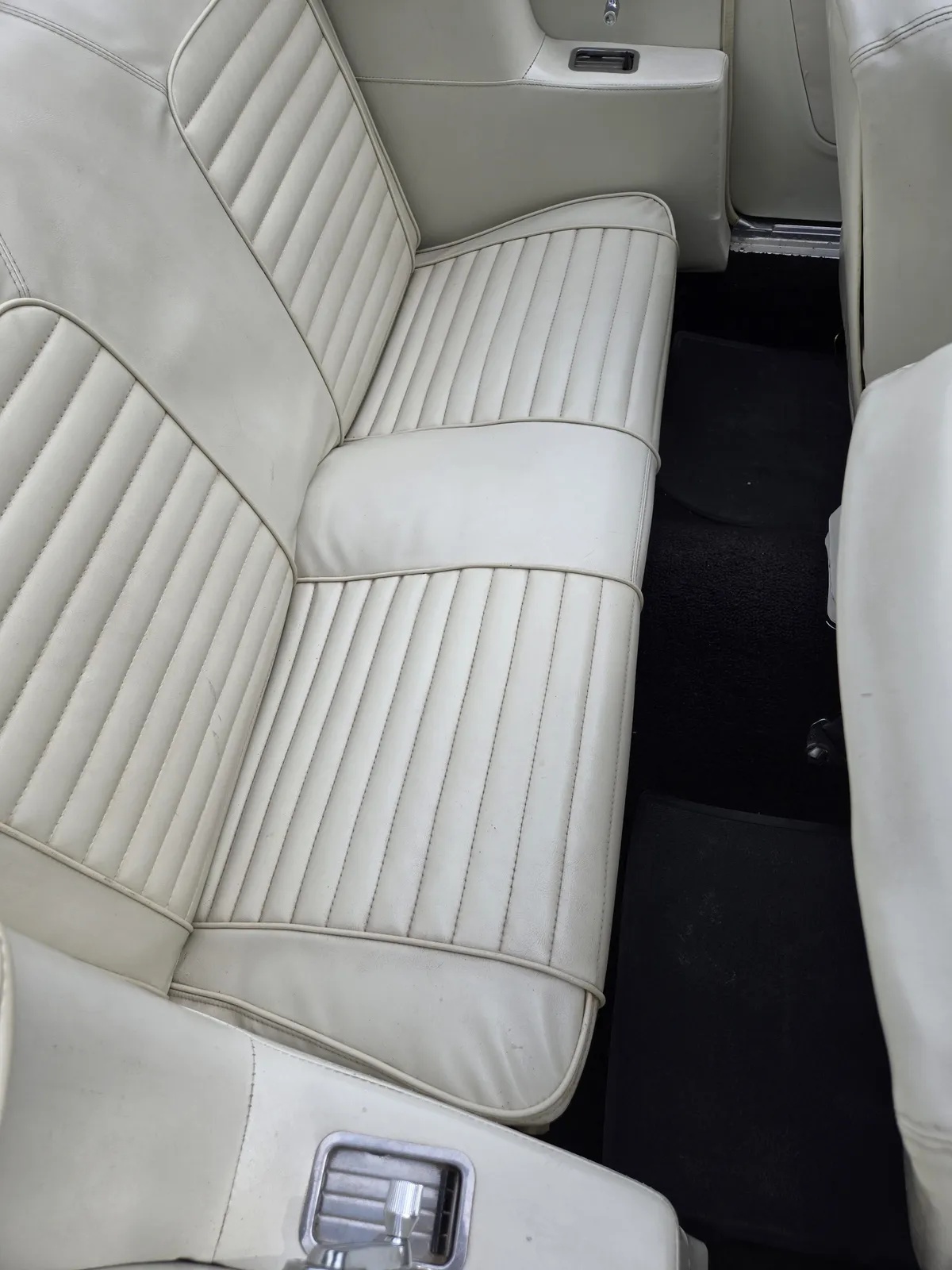 Ford-Mustang-1965-Red-White-17