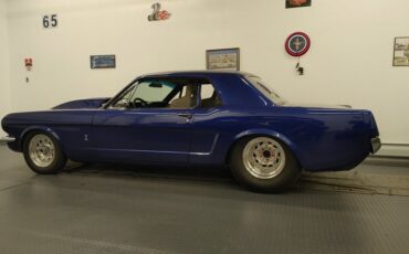 Ford-Mustang-1965-Sonic-Blue-Black-And-Grey