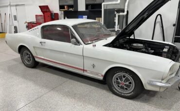 Ford-Mustang-1965-White-Red-2