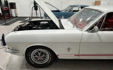 Ford-Mustang-1965-White-Red-4