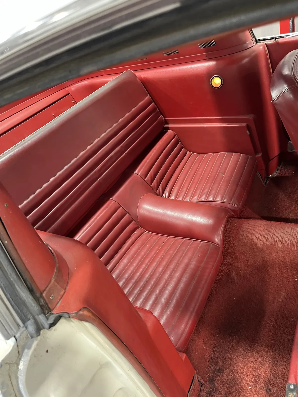 Ford-Mustang-1965-White-Red-9