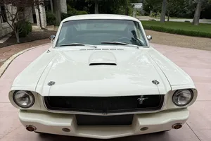Ford-Mustang-1965-Wimbledon-White-Black-4