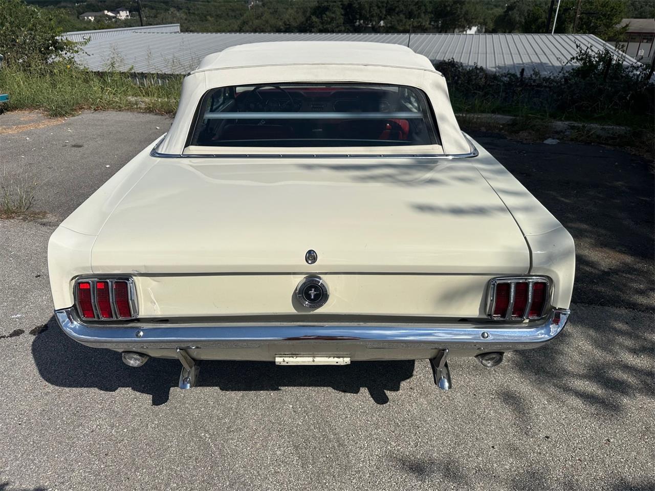 Ford-Mustang-1965-Wimbleton-White-Red-3