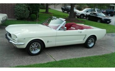Ford-Mustang-1965-Wimbleton-White-Red