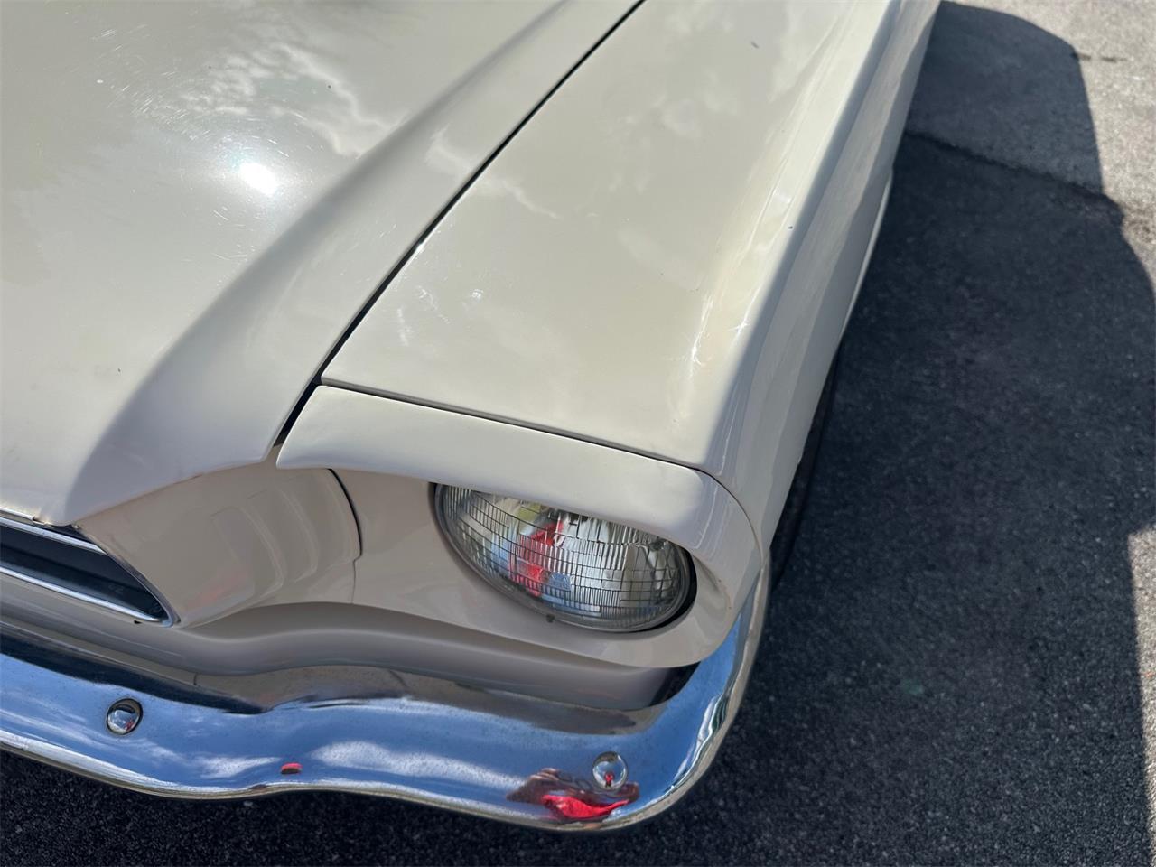 Ford-Mustang-1965-Wimbleton-White-Red-4