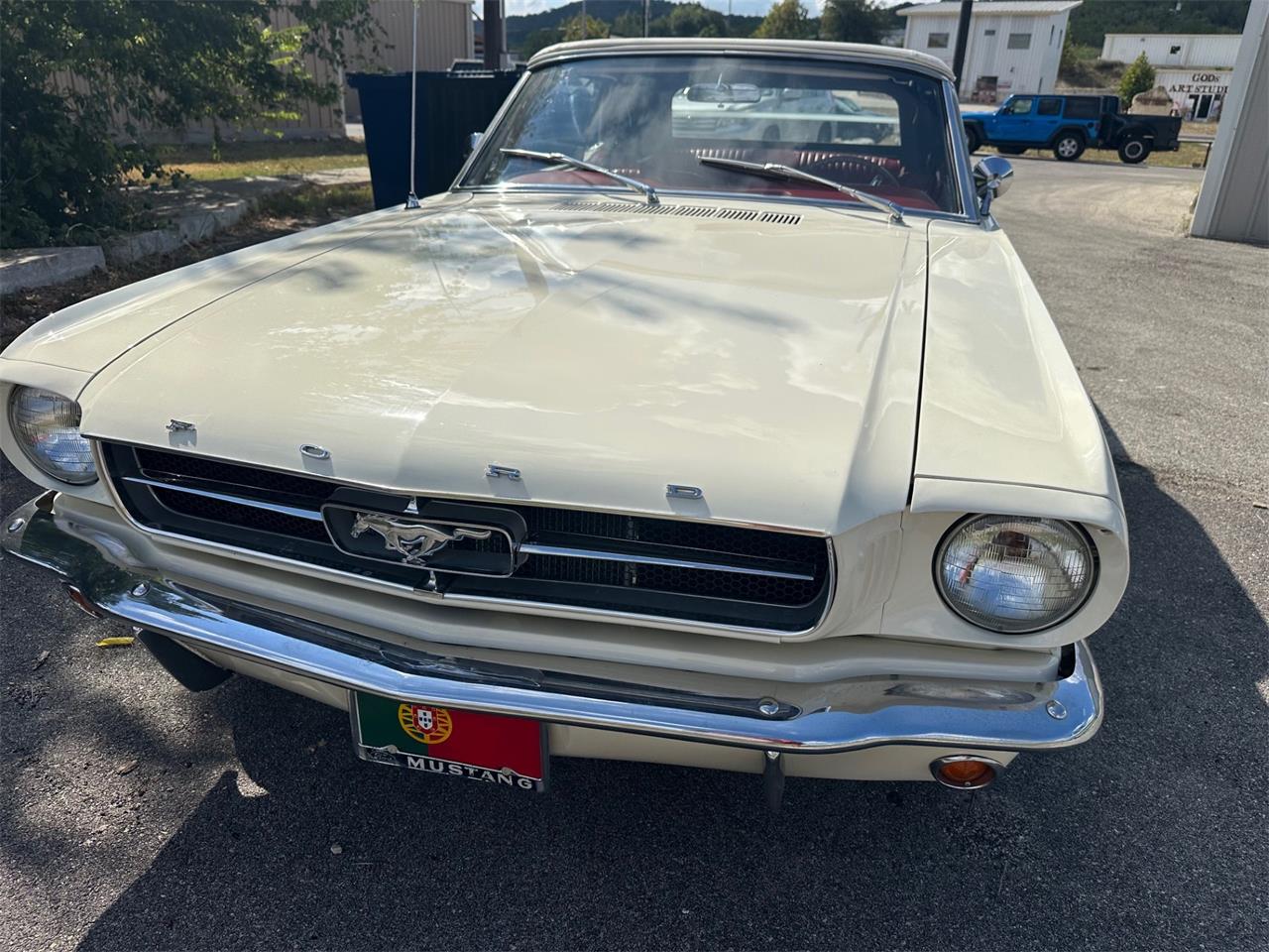 Ford-Mustang-1965-Wimbleton-White-Red-5
