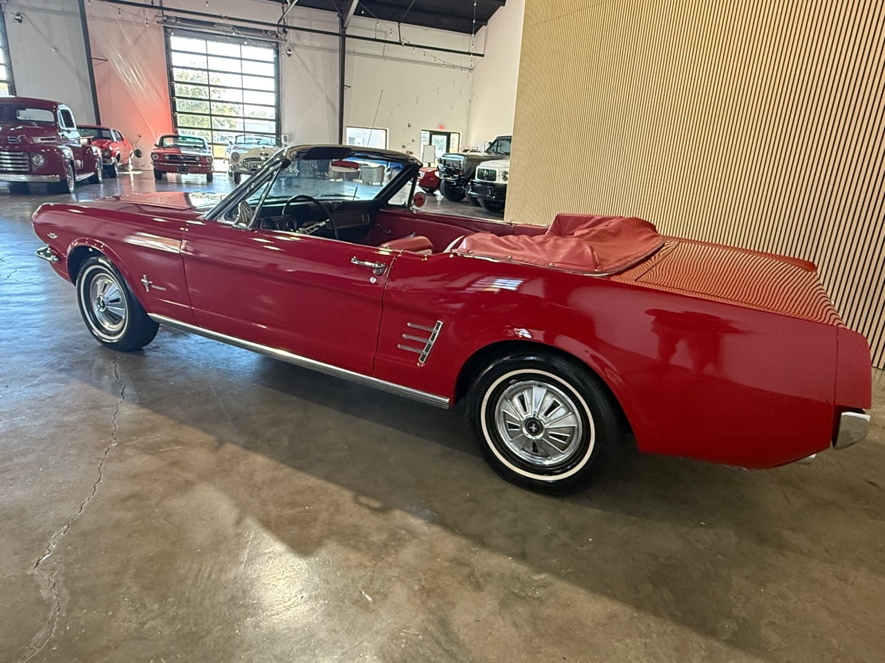 Ford-Mustang-1966-American-Muscle-Car-2