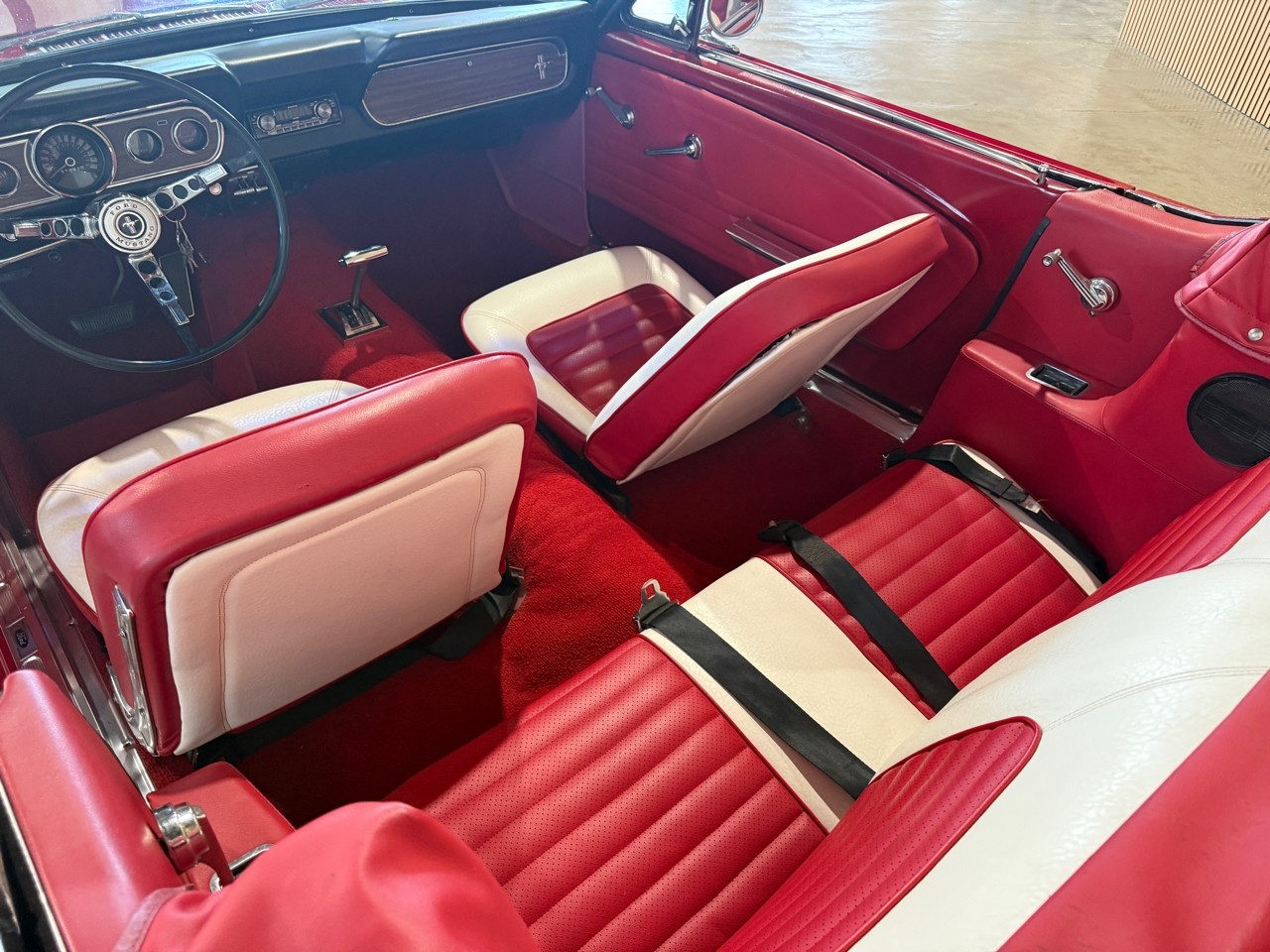 Ford-Mustang-1966-American-Muscle-Car-4