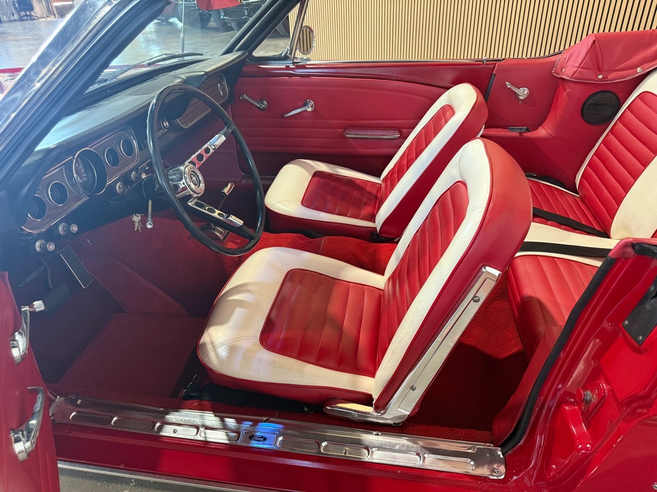 Ford-Mustang-1966-American-Muscle-Car-5