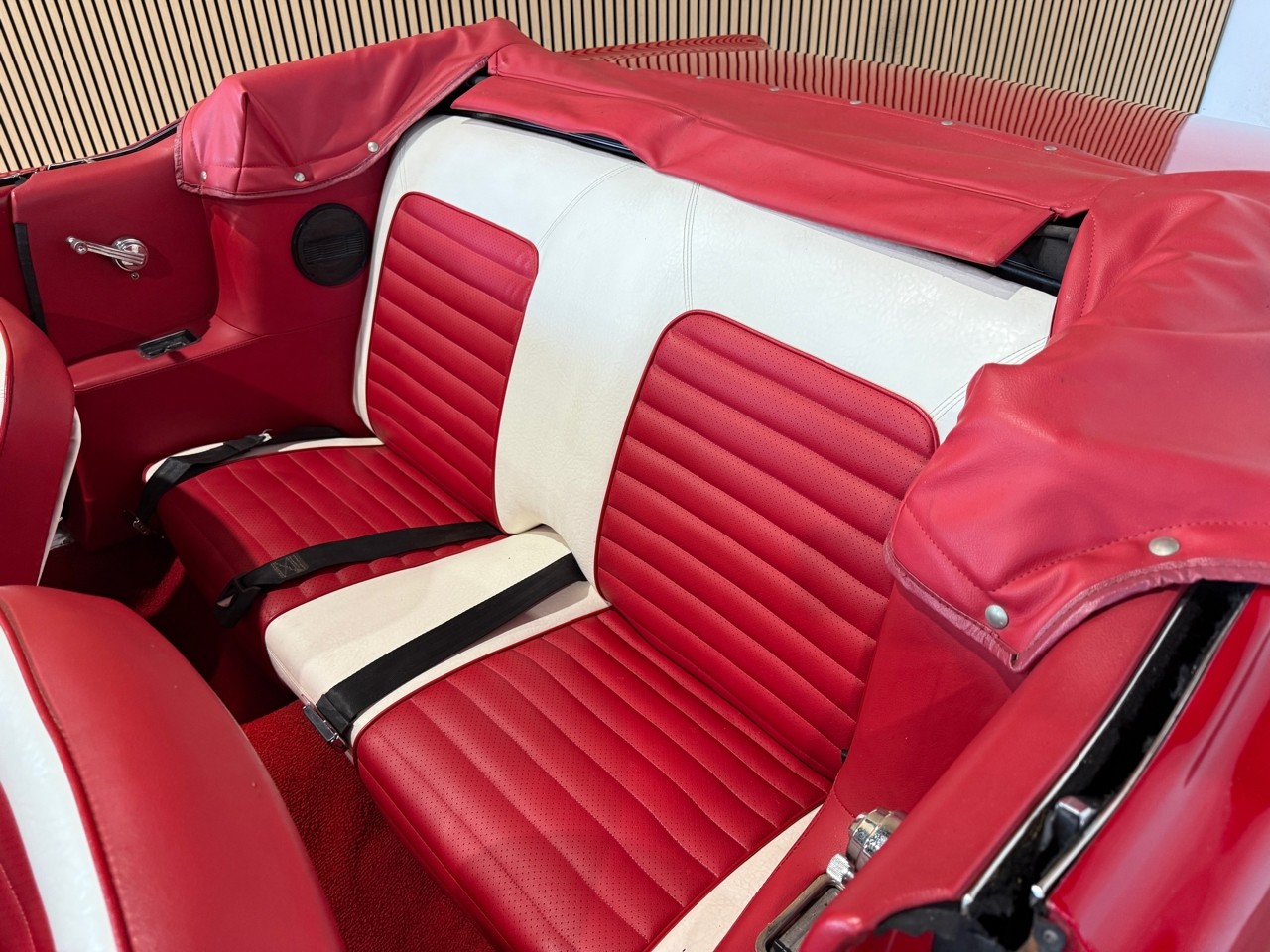 Ford-Mustang-1966-American-Muscle-Car-9