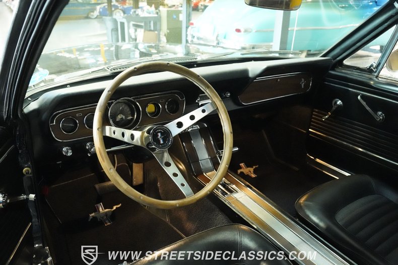 Ford-Mustang-1966-Black-Black-34