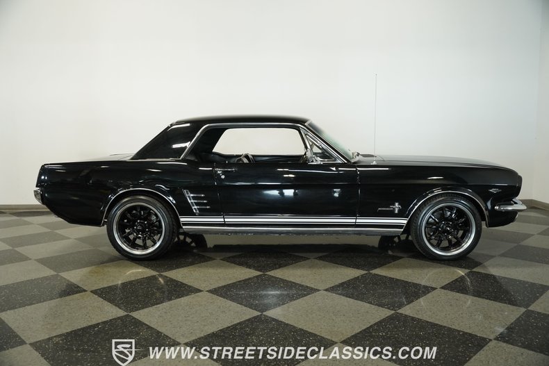 Ford-Mustang-1966-Black-Black-35