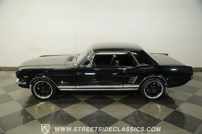 Ford-Mustang-1966-Black-Black-8
