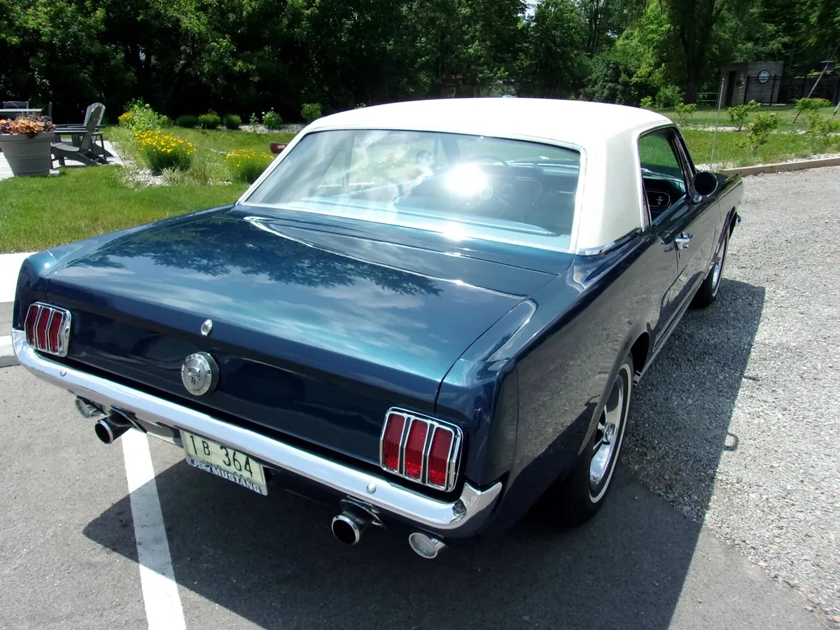 Ford-Mustang-1966-Blue-1