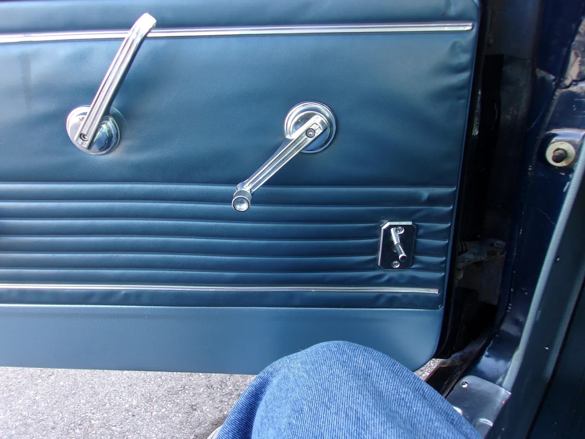 Ford-Mustang-1966-Blue-17