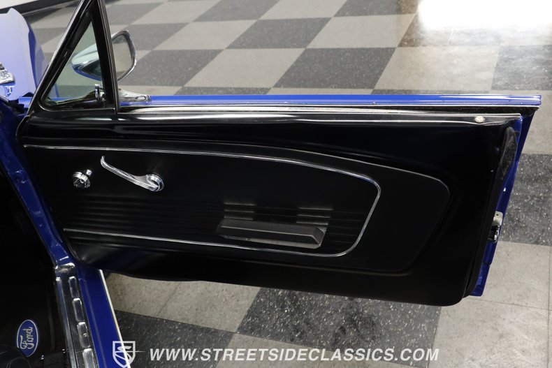 Ford-Mustang-1966-Blue-Black-12